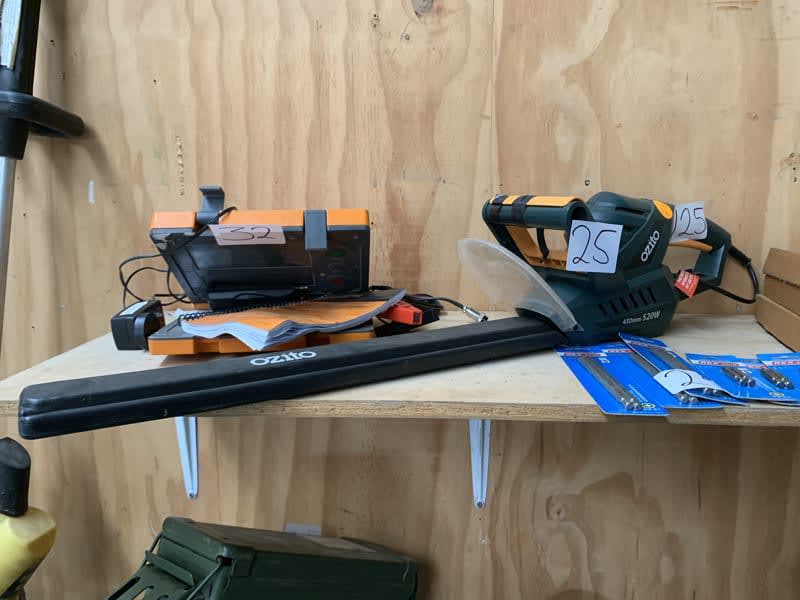 ozito electric hedge trimmer