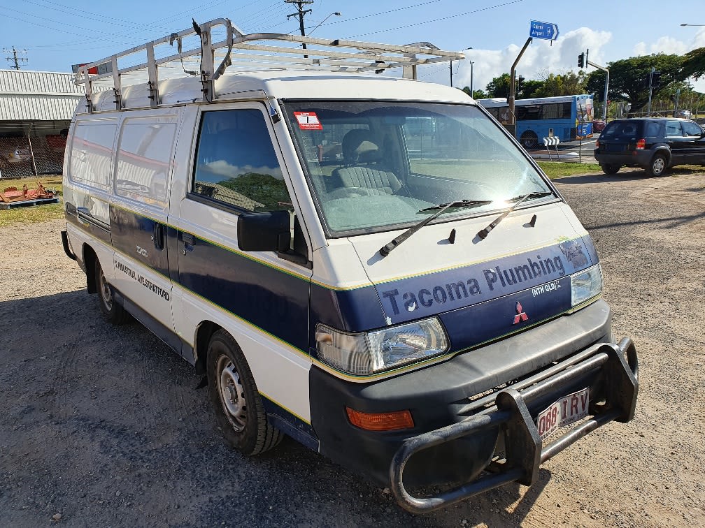 2005 mitsubishi express van