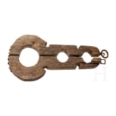 A pillory fiddle, collector's replica in the style of the 17th/18th century