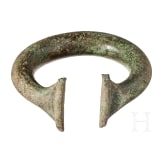 Massiger Ringbarren in Form eines Armreifs, Bronzezeit, 2. Jtsd. v. Chr.