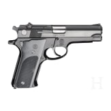 A Smith & Wesson Mod. 59, "14 Shot Autoloading Pistol" in box