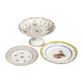 A cake stand and two plates, Meissen, 20th century