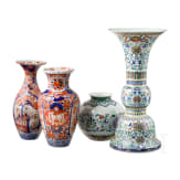 A small collection of Chinese vases, 19th/20th century