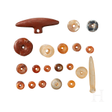 20 Neolithic flint arrowheads and pearls of a necklace from the Sahara, circa 5000 &ndash; 3000 B.C.