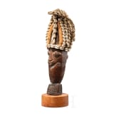 Stabaufsatz mit Kaurischmuck, Zentralafrika