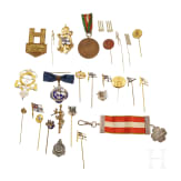 &Uuml;ber 80 Miniaturen und Abzeichen, meist Marine, Preu&szlig;en