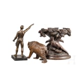 Bronzierte Figur eines Sportlers sowie zwei Holzschnitzereien Jagd, deutsch, Anfang 20. Jhdt.