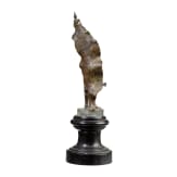 Bronzefigur eines Feuerwehrmanns