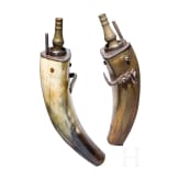 Zwei Pulverflaschen, Spanien, um 1800