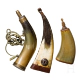 Zwei Pulverflaschen und ein Pulverhorn, deutsch, 18./19. Jhdt.