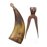 Pulverflasche und Kugelzange, deutsch, 18./19. Jhdt.