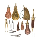 Sammlung Pulverh&ouml;rner und Ladeutensilien, 19.Jhdt.