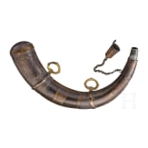 Messing- und silbermontiertes Pulverhorn, Marokko, 19. Jhdt.