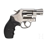 Smith & Wesson Mod. 64-6, "The .38 M & P Stainless", im Koffer