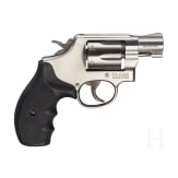 Smith & Wesson Mod. 64-6, "The .38 M & P Stainless", im Koffer