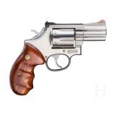 Smith & Wesson Mod. 686, "The .357 Distinguished Combat Magnum Stainless", im Karton