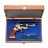 Smith & Wesson Mod. 25-5, "The 1955 Model .45 Target Heavy Barrel", in Schatulle