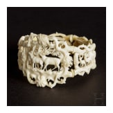 Jagdliches Elfenbein-Armband mit Mikroschnitzerei, Erbach, Umkreis Ernst Kehrer, um 1840/50
