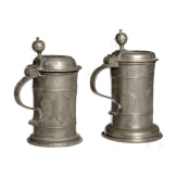 Zwei gravierte Walzenkr&uuml;ge aus Zinn, Bayern, datiert 1715 und 1720