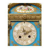 Bronze-Pendule mit S&egrave;vres-Porzellaneinlagen, Frankreich, 2. H&auml;lfte 19. Jhdt.