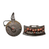 Silbermontierte Zundertasche und Schnupftabakflasche, Tibet, 19. Jhdt.
