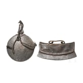 Silbermontierte Zundertasche und Schnupftabakflasche, Tibet, 19. Jhdt.