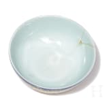 Blaugrundiges Teesch&auml;lchen mit Vergoldung und Qianlong-Sechszeichenmarke, China, 1736 - 1795