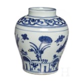 Kleine blau-wei&szlig;e Vase, China, sp&auml;te Qing-Dynastie, fr&uuml;he Republik