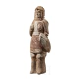 Tonfigur eines Kriegers mit Schild, China