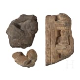 Drei Gandhara-Relieffragmente, Nordwestpakistan, 2. - 3. Jhdt.