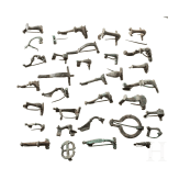 32 Bronze-Fibeln, r&ouml;misch, 1. - 4. Jhdt.
