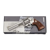 Smith & Wesson Mod. 686, "The .357 Distinguished Combat Magnum Stainless", im Karton
