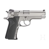 Smith & Wesson Mod. 4006, "Third Generation Compact and Full-Size .40 S & W", in box