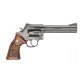 Smith & Wesson Mod. 586, "The .357 Distinguished Combat Magnum", im Karton