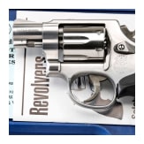 Smith & Wesson Mod. 64-6, "The .38 M & P Stainless", im Koffer