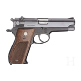 Smith & Wesson Mod. 39, "First Generation DA 9 mm", in box