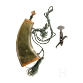 Pulverflasche und Federspanner, deutsch, 18. Jhdt.