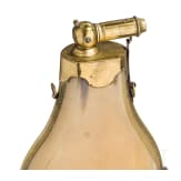 Gro&szlig;e Pulverflasche aus Horn, deutsch/Frankreich, Mitte 19. Jhdt.