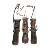 Drei h&ouml;lzerne Kartuschbeh&auml;lter von einem Bandelier, deutsch, 17. Jhdt.