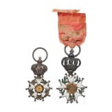 Zwei Miniaturen des Ordens der Ehrenlegion und ein Zettel zur Verleihung 1812/1813