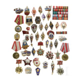 Sammlung &uuml;ber 40 sowjetischer Medaillen und Abzeichen, 20. Jhdt.