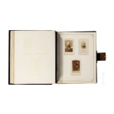 Gro&szlig;es Pracht-Fotoalbum als Geschenk der Offiziere der 2. Fu&szlig;artillerie-Brigade an ihren General Julius Hartmann, datiert 1881