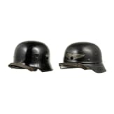 Zwei Stahlhelme, Luftschutz und Feuerwehr, deutsch, 1930er Jahre