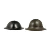Zwei Stahlhelme Mk II, Gro&szlig;britannien, 1940er Jahre