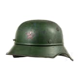 Zwei Stahlhelme mit rotem Stern, Jugoslawien, 1940er - 1960er Jahre