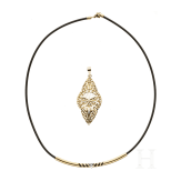 Kette mit Goldelementen und Gold-Anh&auml;nger