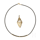 Kette mit Goldelementen und Gold-Anh&auml;nger