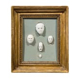Klassizistischer Rahmen mit Porzellan-Maskarons, Entwurf August G&ouml;hrings (1891 - 1965), Nymphenburg, 20. Jhdt.