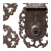 Truhenschloss und zwei Beschl&auml;ge, norddeutsch, um 1700