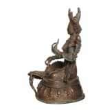 Bronzestatuette der sitzenden Tara auf Sockel, China, 19. oder fr&uuml;hes 20. Jhdt.
